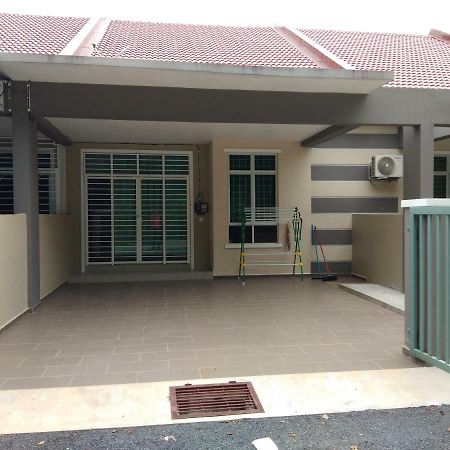 Z&M Homestay Jertih 외부 사진