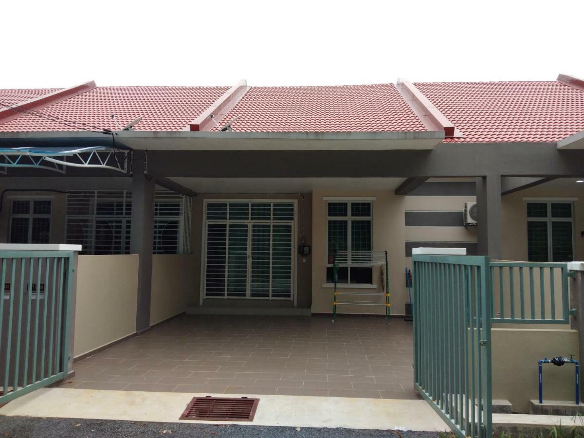 Z&M Homestay Jertih 외부 사진