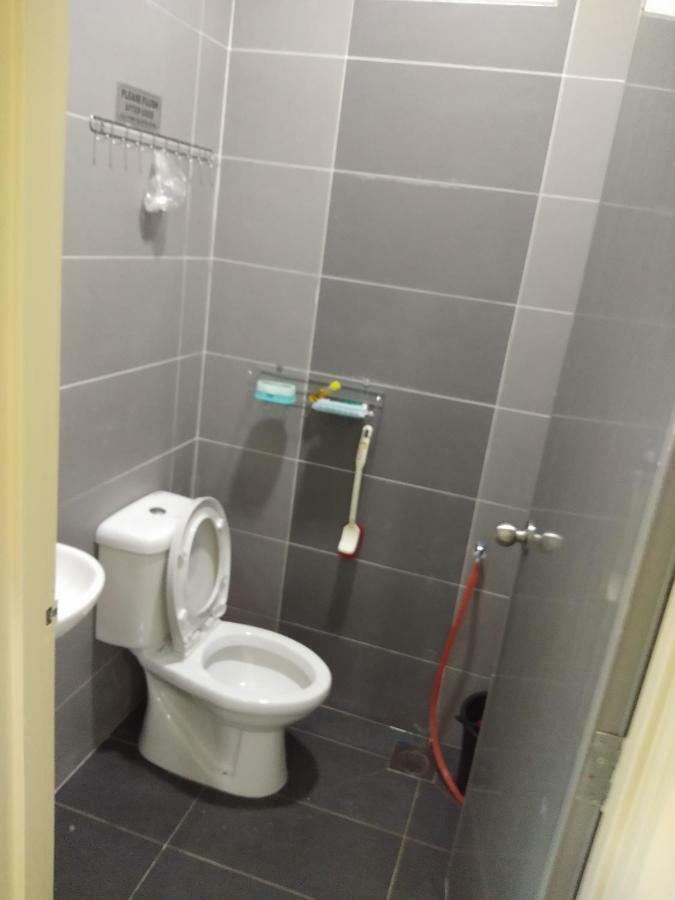 Z&M Homestay Jertih 외부 사진