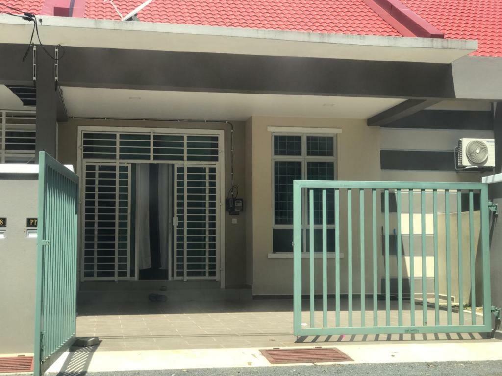 Z&M Homestay Jertih 외부 사진