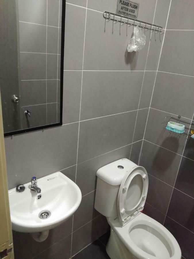 Z&M Homestay Jertih 외부 사진